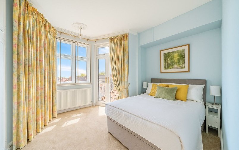 Flat for sale in Finchley Road, Hampstead