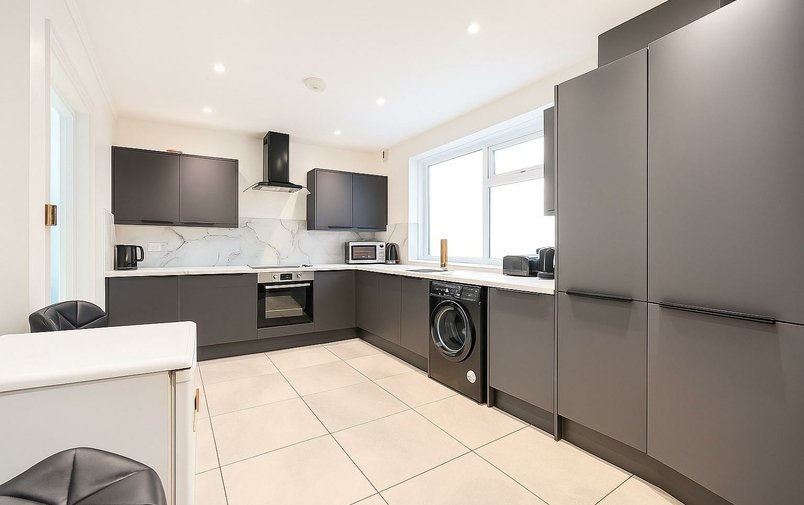 Flat for sale in Finchley Road, Hampstead