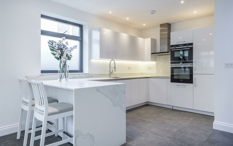 Flat for sale in Finchley Road, Golders Green