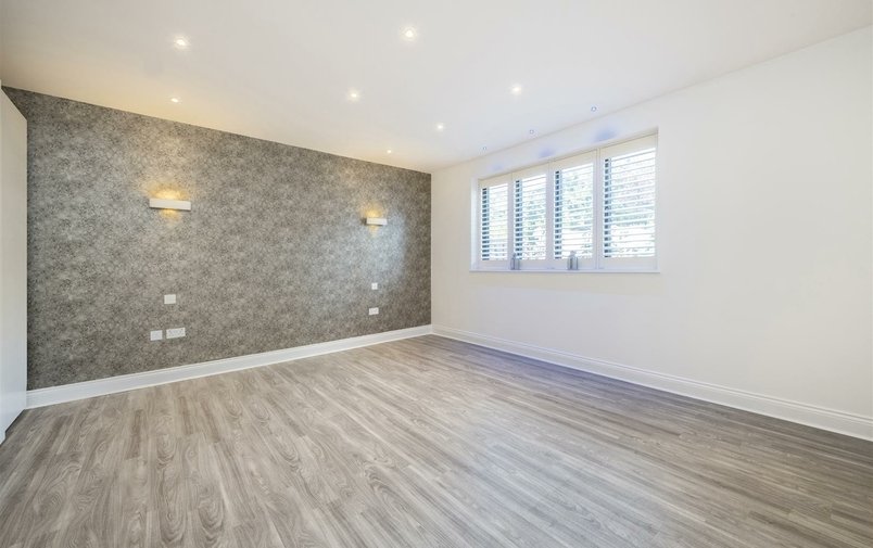 Flat for sale in Finchley Road, Golders Green