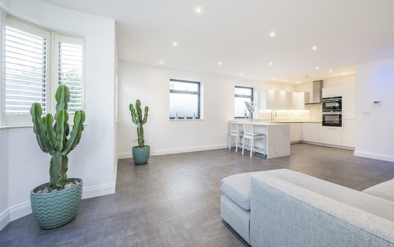 Flat for sale in Finchley Road, Golders Green