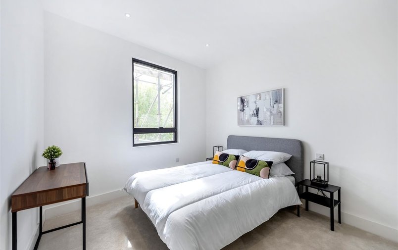 Flat for sale in Finchley Road, Childs Hill