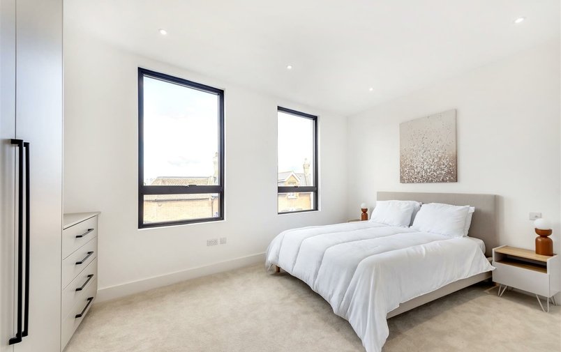 Flat for sale in Finchley Road, Childs Hill