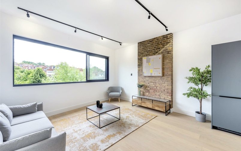 Flat for sale in Finchley Road, Childs Hill