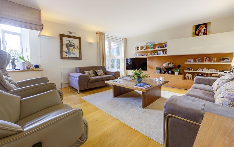 Flat for sale in Firecrest Drive, Hampstead