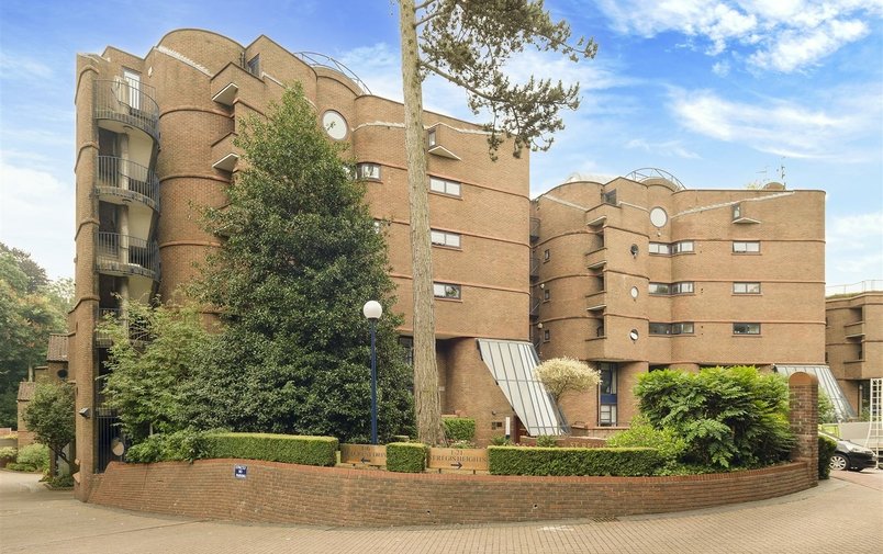 Flat for sale in Firecrest Drive, Hampstead