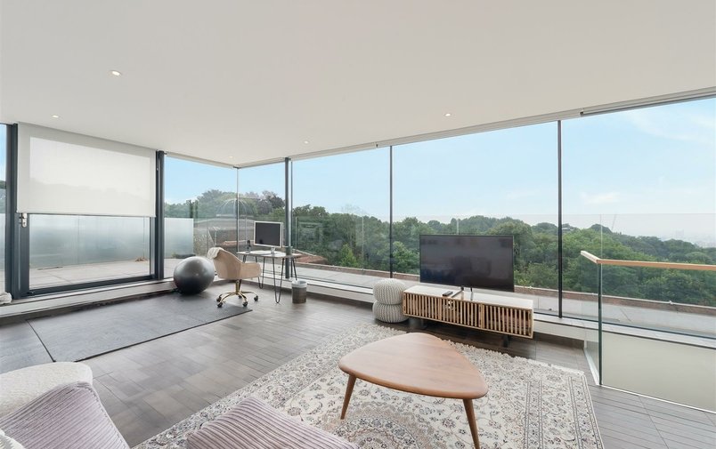 Flat for sale in Firecrest Drive, Hampstead