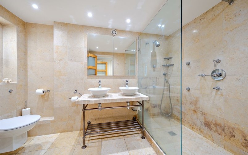 Flat for sale in Firecrest Drive, Hampstead