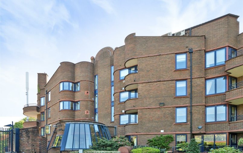 Flat for sale in Firecrest Drive, Hampstead
