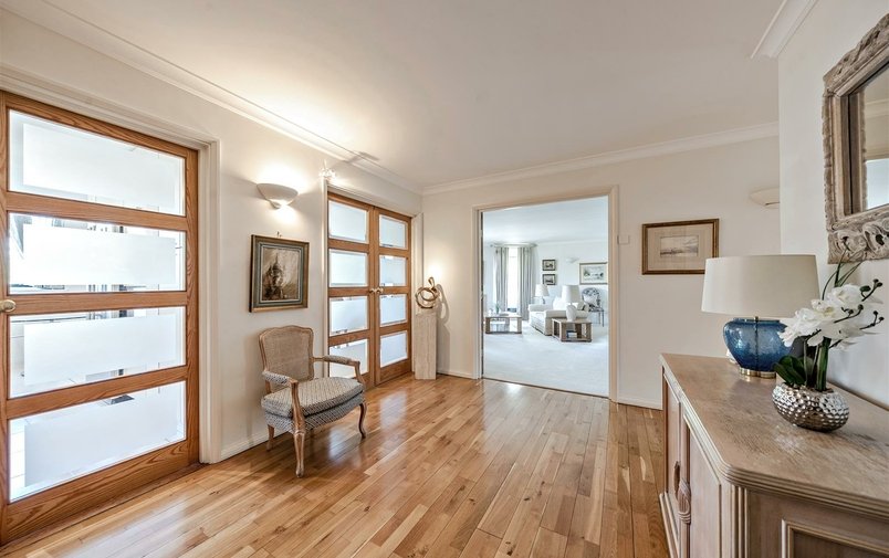 Flat for sale in Firecrest Drive, Hampstead