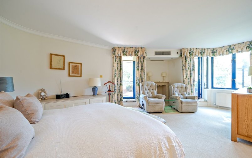 Flat for sale in Firecrest Drive, Hampstead