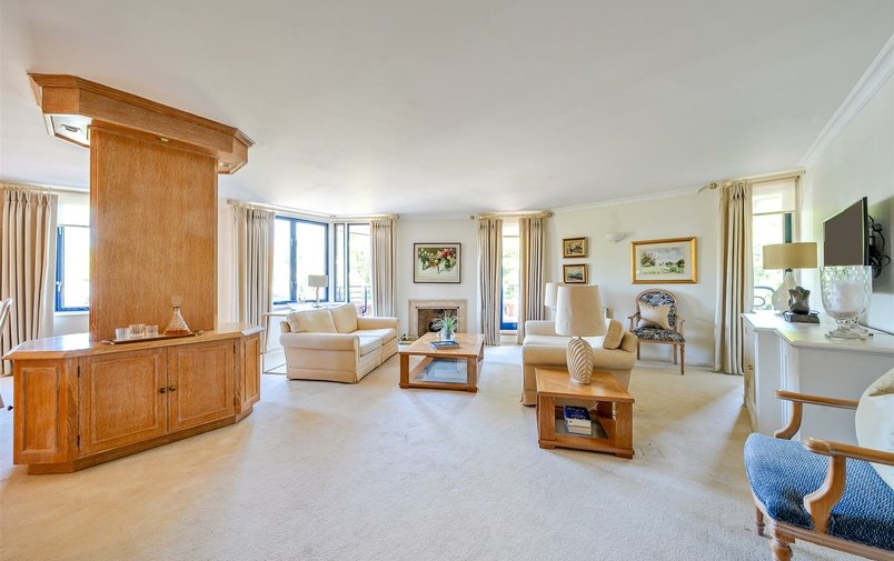 Flat for sale in Firecrest Drive, Hampstead