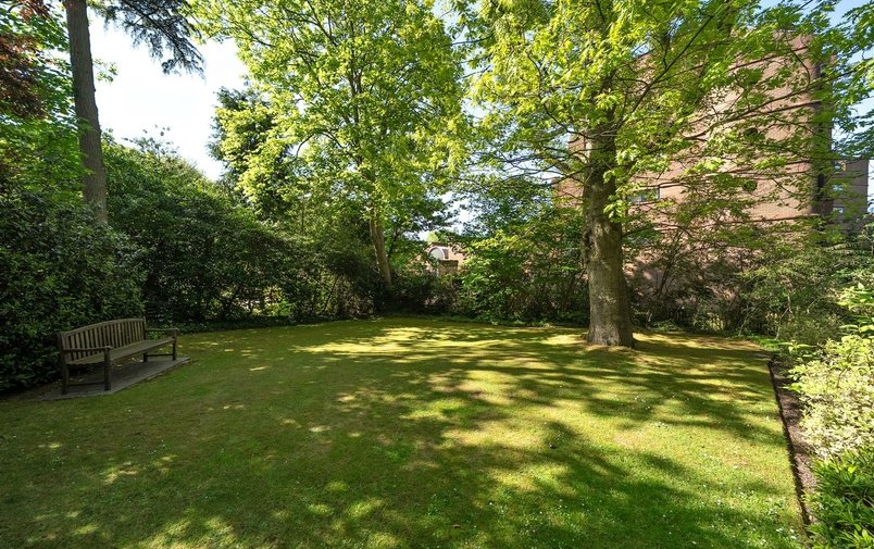 Flat for sale in Firecrest Drive, Hampstead