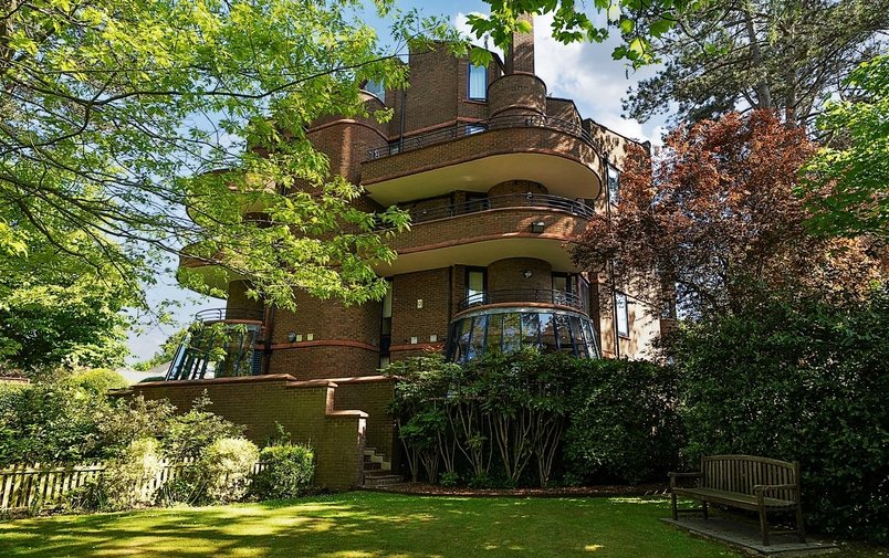 Flat for sale in Firecrest Drive, Hampstead