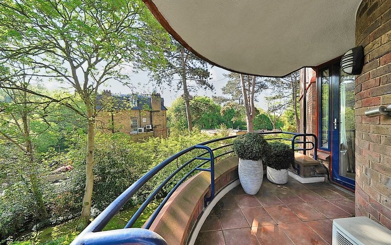 Flat for sale in Firecrest Drive, Hampstead