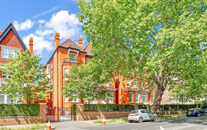 Flat for sale in Fitzjohn's Avenue, Hampstead