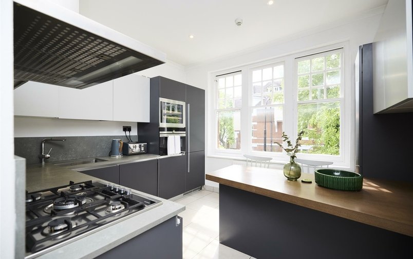 Flat for sale in Fitzjohn's Avenue, Hampstead