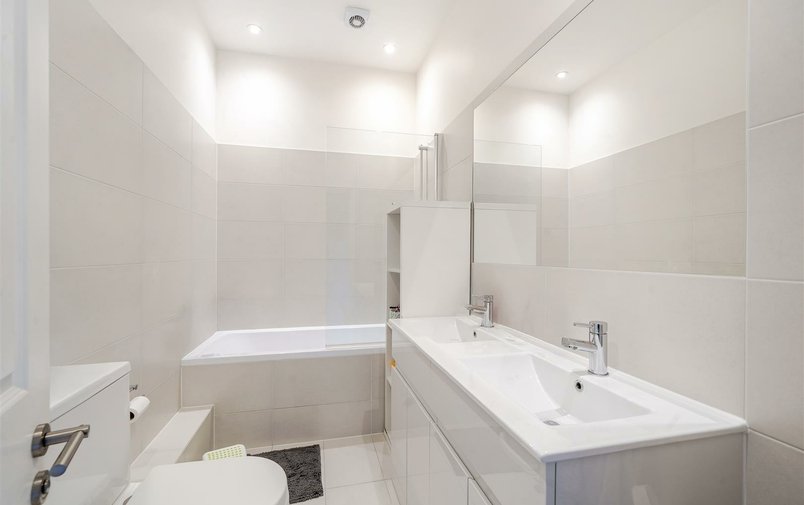 Flat for sale in Fitzjohn's Avenue, Hampstead