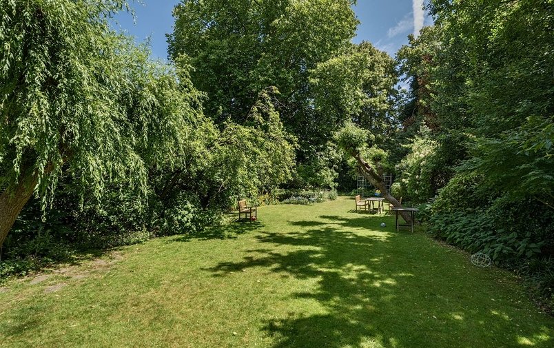 Flat for sale in Fitzjohn's Avenue, Hampstead