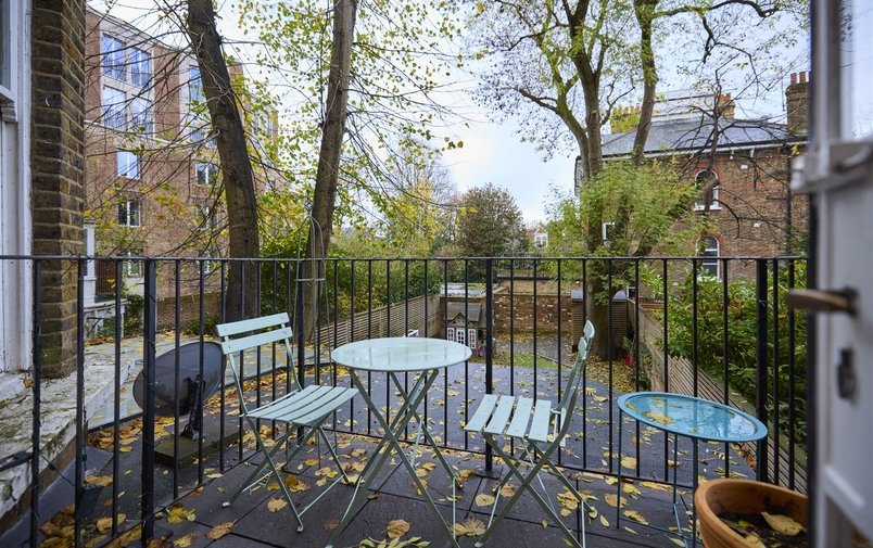 Flat for sale in Fitzjohns Avenue, Hampstead