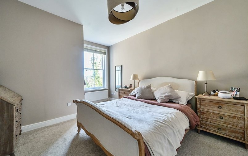 Flat for sale in Frognal, Hampstead