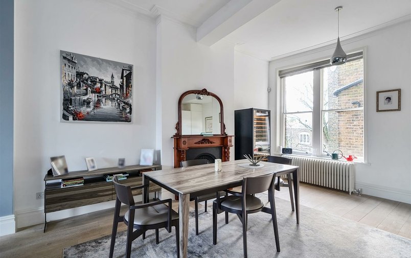 Flat for sale in Frognal, Hampstead