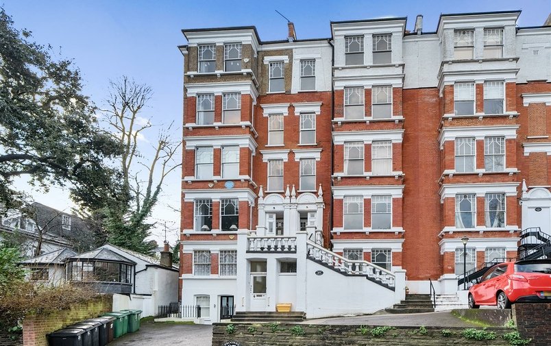 Flat for sale in Frognal, Hampstead