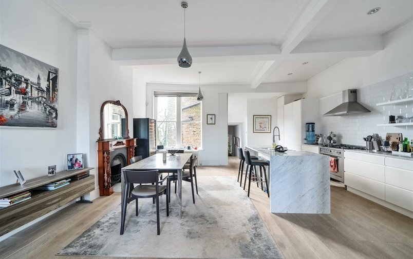 Flat for sale in Frognal, Hampstead