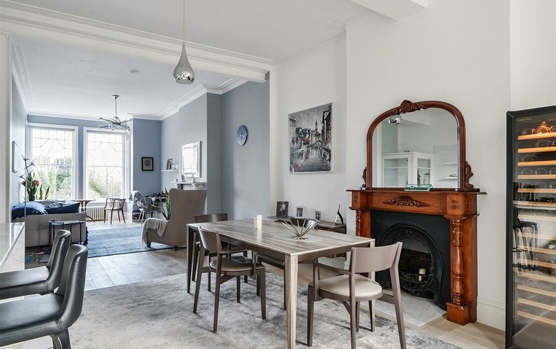 Flat for sale in Frognal, Hampstead