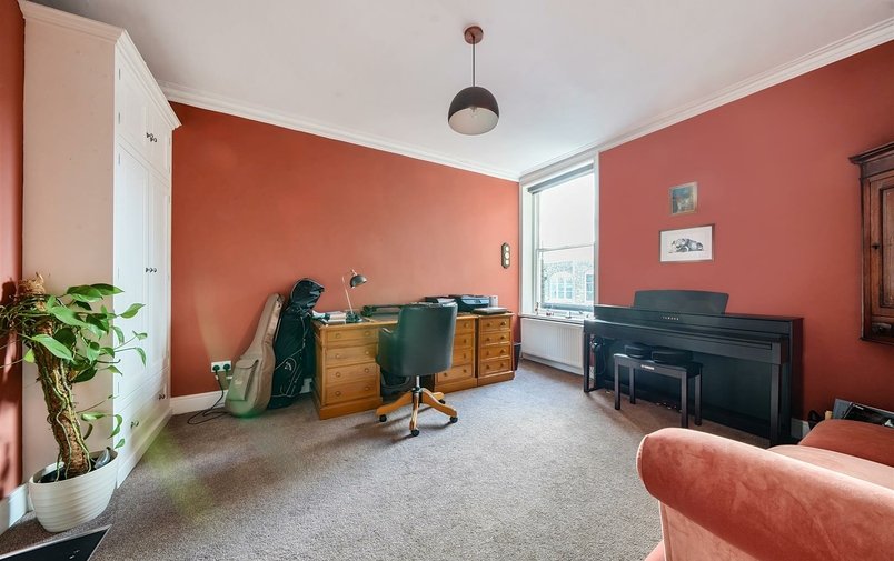 Flat for sale in Frognal, Hampstead