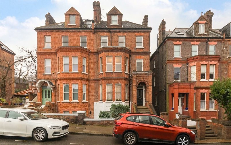 Flat for sale in Frognal, Hampstead