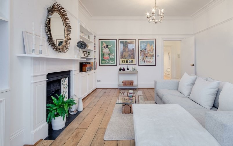 Flat for sale in Frognal, Hampstead