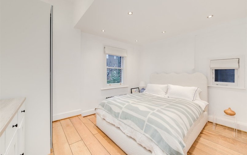 Flat for sale in Frognal, Hampstead