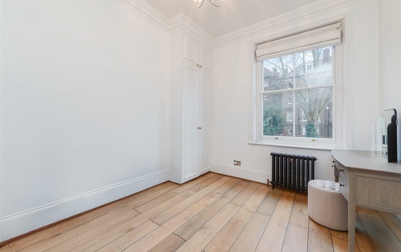 Flat for sale in Frognal, Hampstead