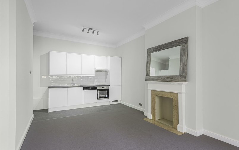 Flat for sale in Frognal, Hampstead