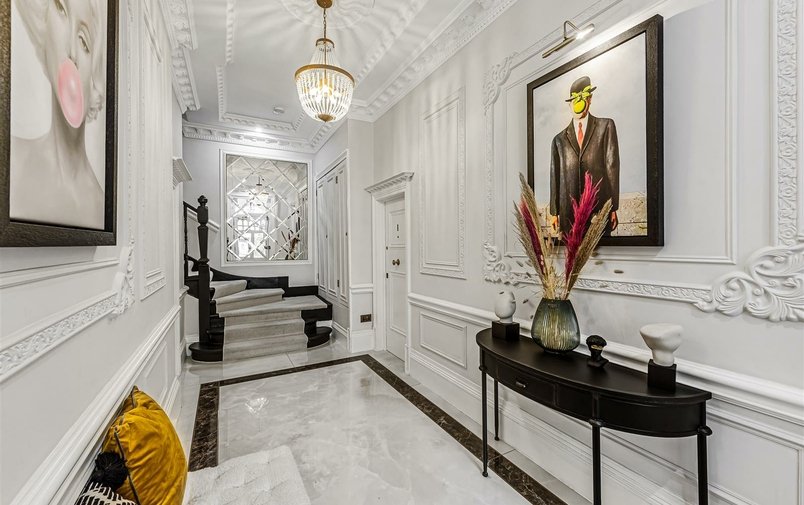 Flat for sale in Frognal, Hampstead