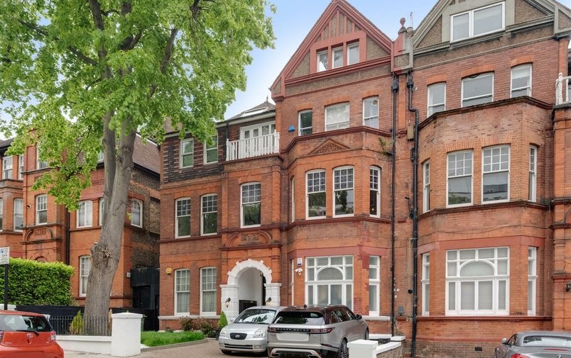 Flat for sale in Frognal, Hampstead