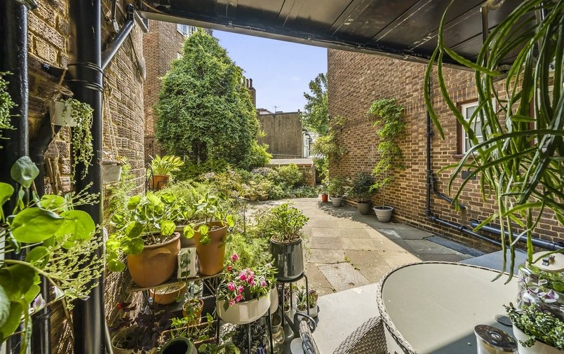 Flat for sale in Frognal Lane, Hampstead