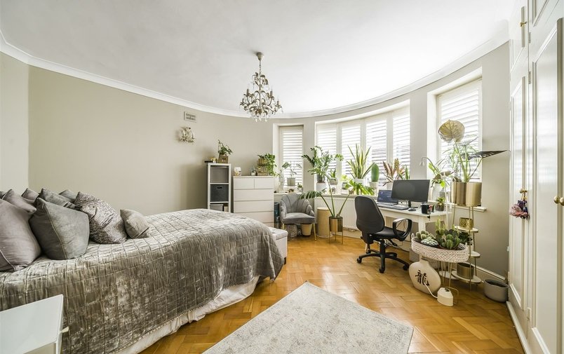 Flat for sale in Frognal Lane, Hampstead