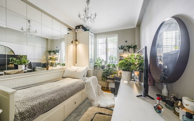 Flat for sale in Frognal Lane, Hampstead