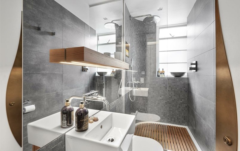 Flat for sale in Frognal Lane, Hampstead