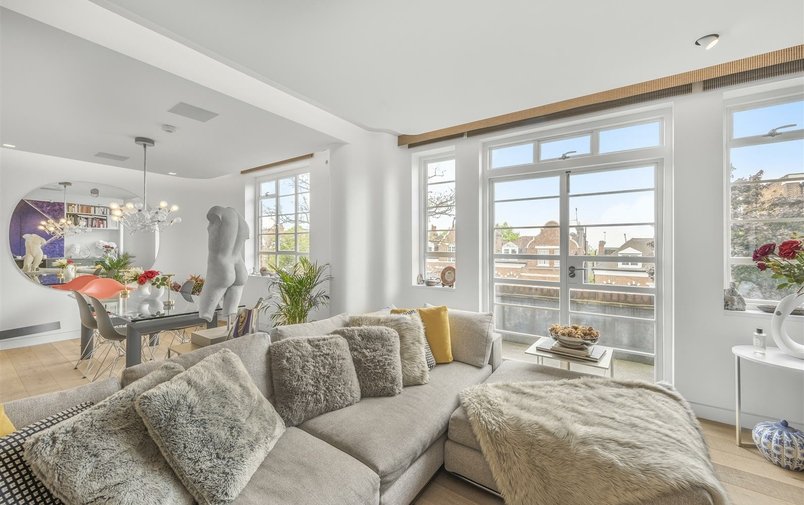 Flat for sale in Frognal Lane, Hampstead