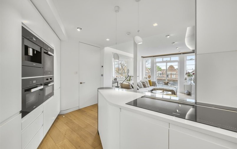 Flat for sale in Frognal Lane, Hampstead