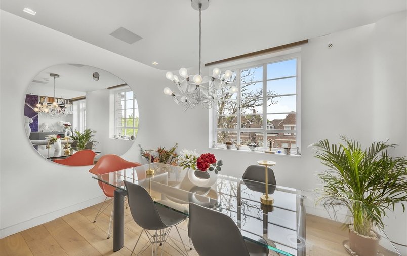 Flat for sale in Frognal Lane, Hampstead