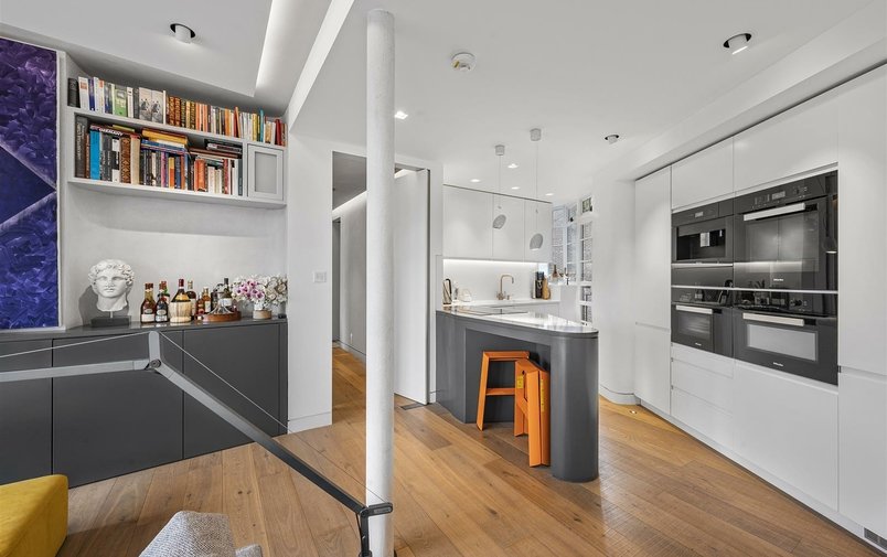 Flat for sale in Frognal Lane, Hampstead