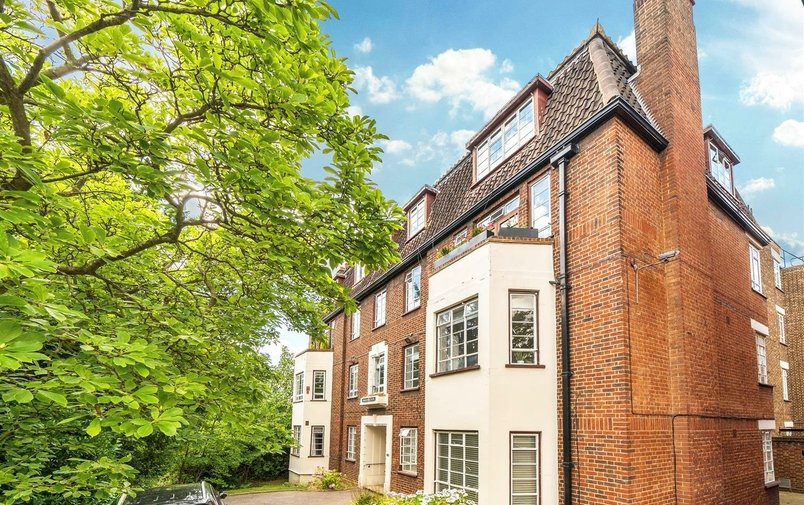 Flat for sale in Frognal Lane, Hampstead