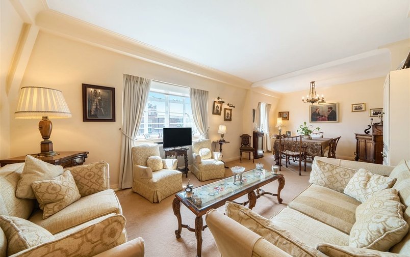 Flat for sale in Frognal Lane, Hampstead