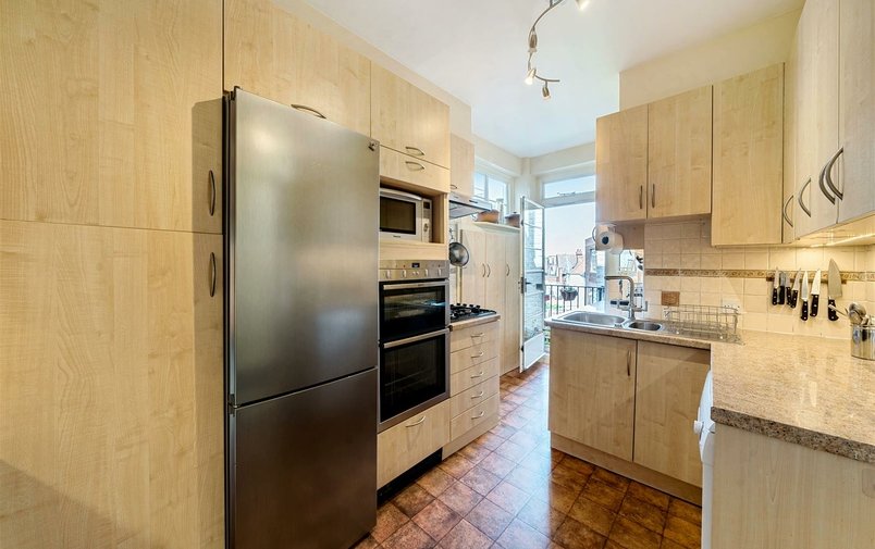 Flat for sale in Frognal Lane, Hampstead