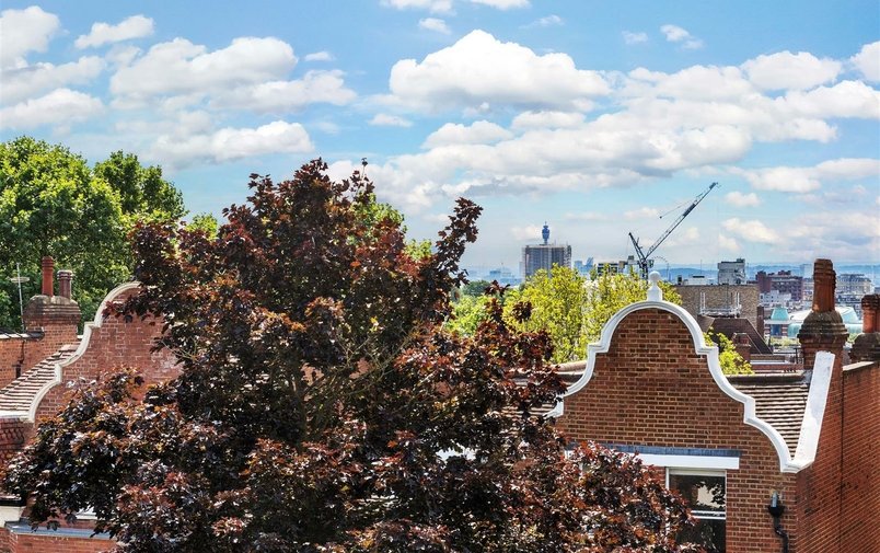 Flat for sale in Frognal Lane, Hampstead