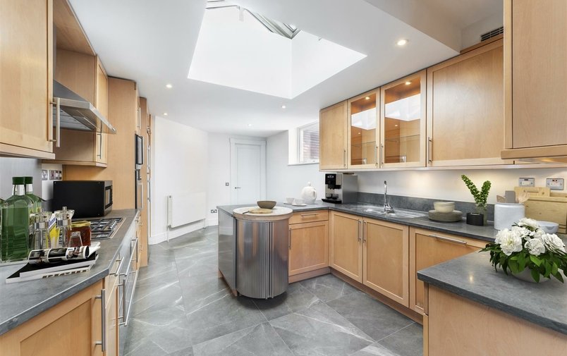 Flat for sale in Frognal Rise, Hampstead